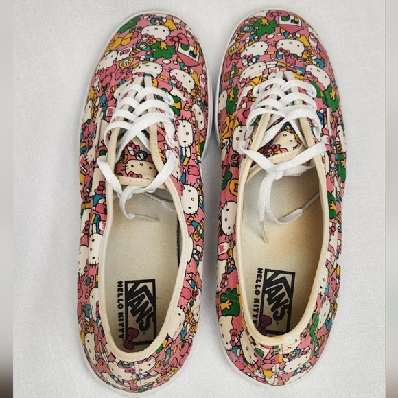 Vans × Hello Kitty Low Top Sneakers - Picture 6 of 10